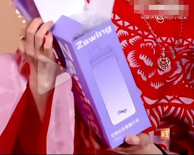 弃微博之夜送礼又添名场面真心礼物太难得尊龙AG人生就是博送自己眼罩被208嫌(图3)