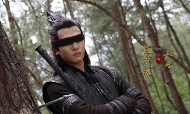 帅气摘掉后险些没认出来他反差感也太强了尊龙凯时新版APP国色芳华：戴上眼罩(图16)